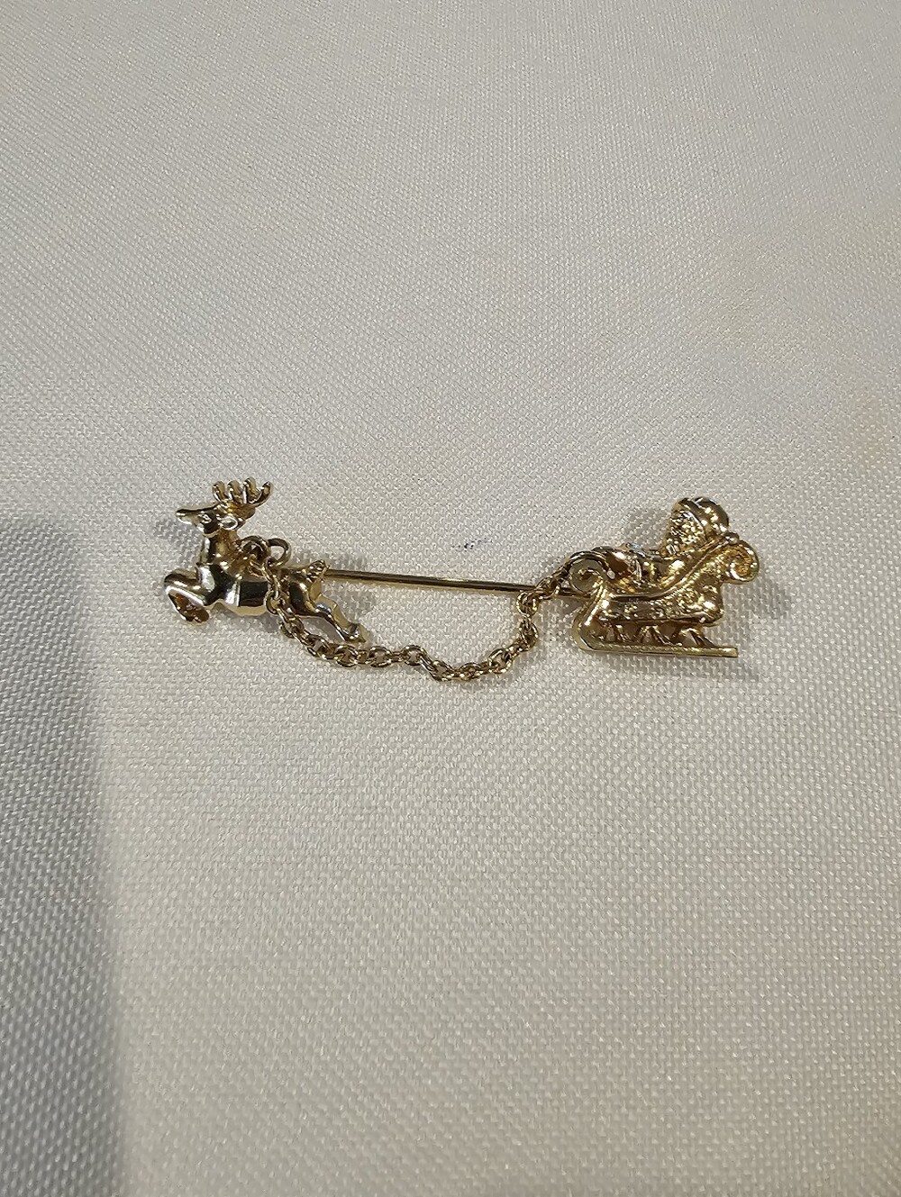 Vintage AVON Gold-tone Reindeer and Sleigh Pin Brooch